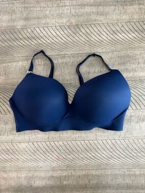 Victoria's Secret Navy wireless push-up Bra